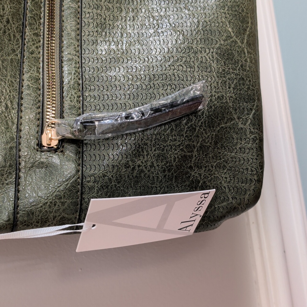 Nwt Alyssa Green Cruelty Free Crossbody Bag - Picture 2 of 12